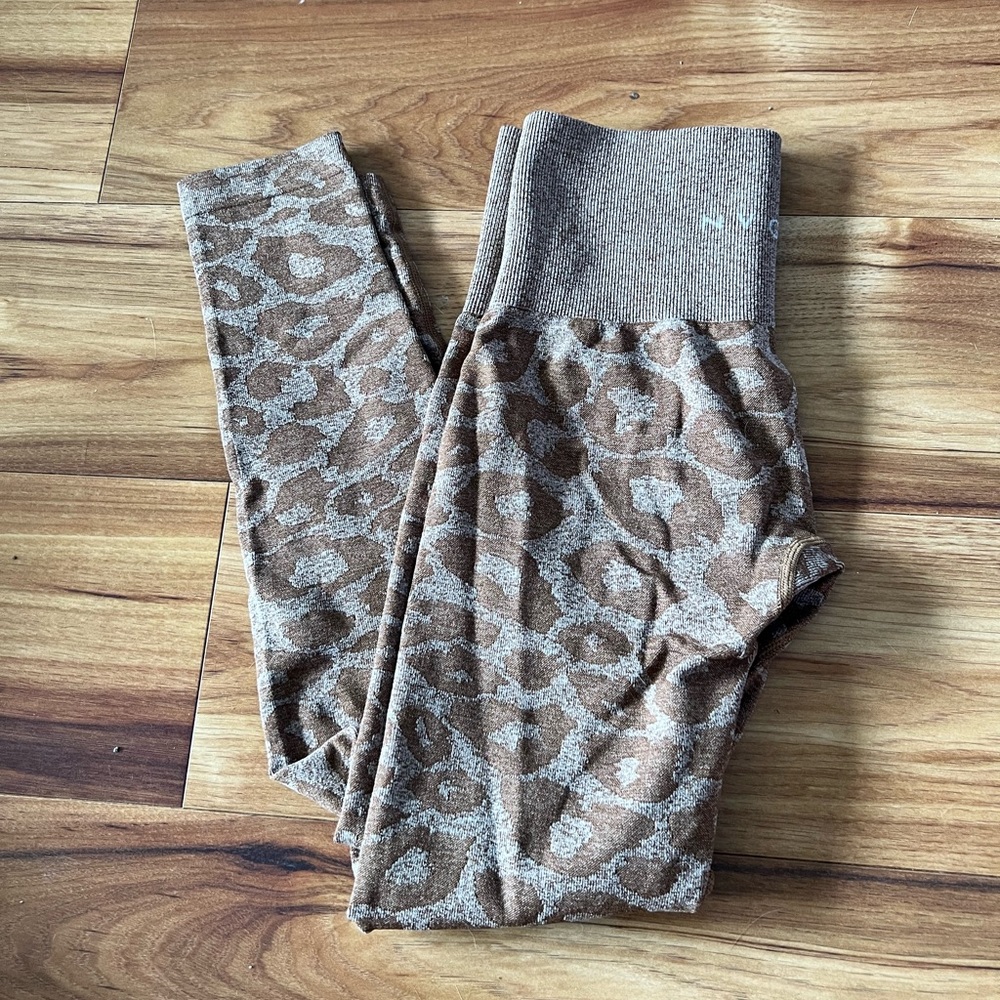 NVGTN Scrunch Leggings - animal print